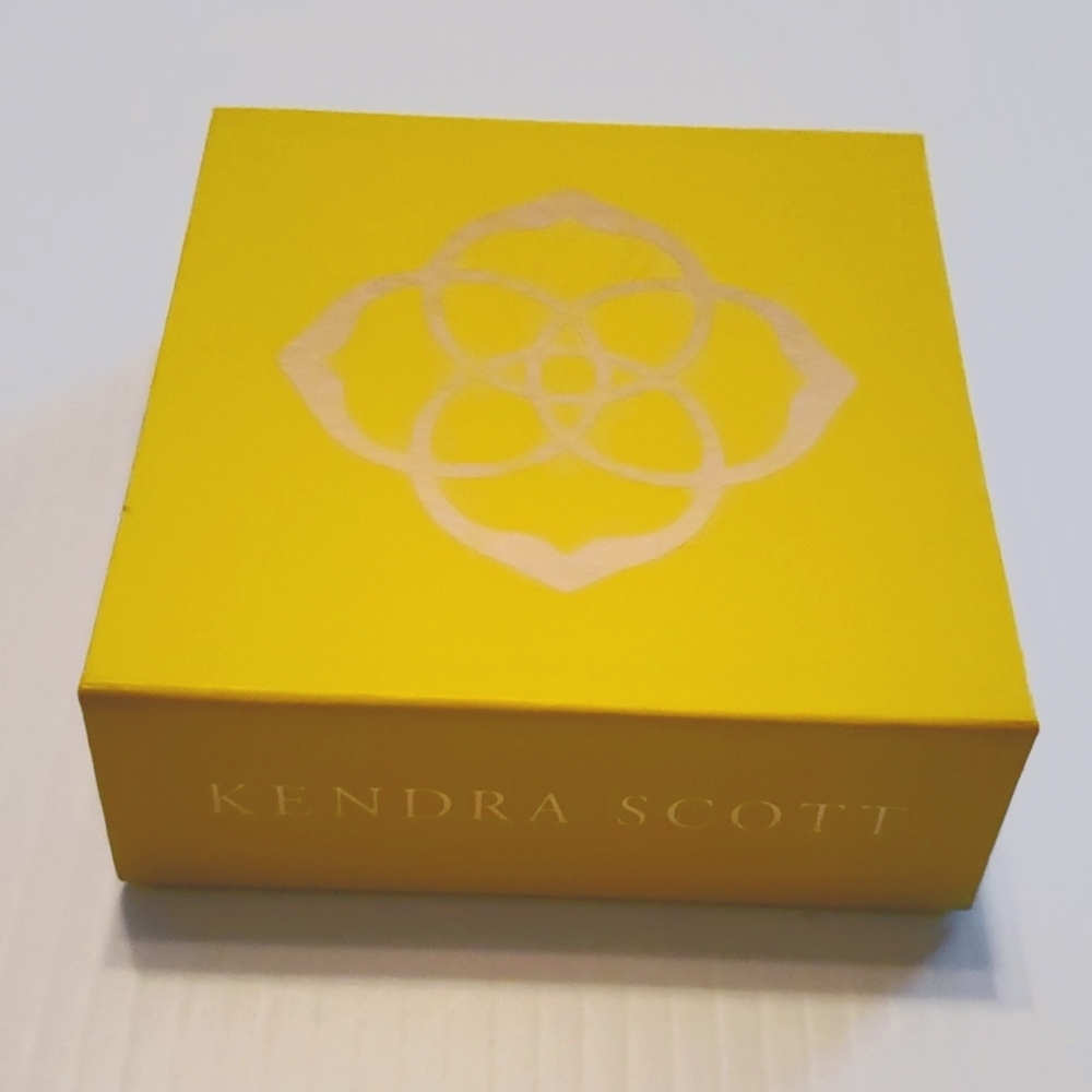 Kendra Scott jewelry gift box Only GRM